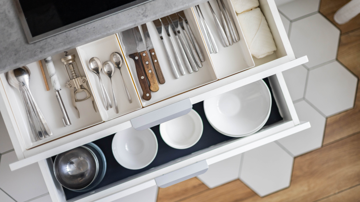 Ради «вилок» — как правильно расставить кухонную утварь