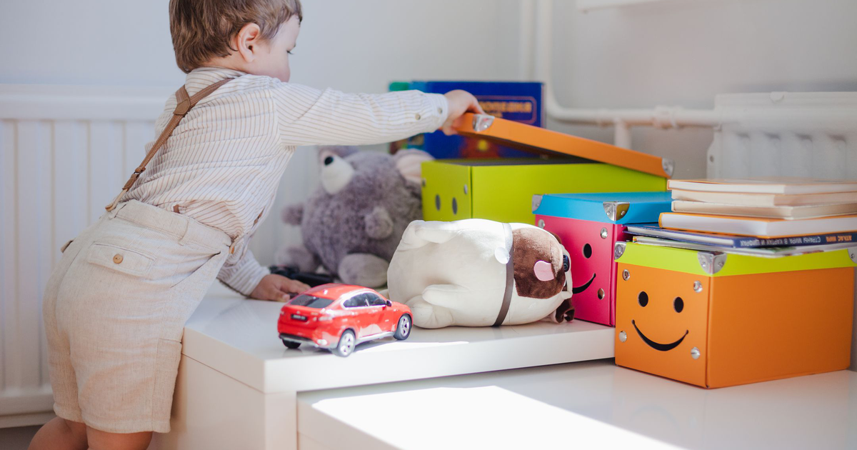 Правильная организация хранения вещей в детской комнате является важным аспектом создания комфортной и функциональной обстановки.