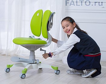 Рекомендуется выбирать кресло со специальным дизайном для детей, которое обеспечит им комфорт и поддержку спины.