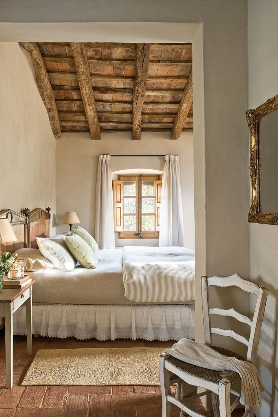 Они добавят спальне нотки романтики и природной простоты.
